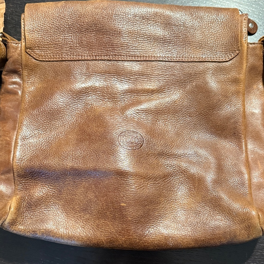 Classic Tan Leather Men's Messenger Bag - Picture 4 of 5